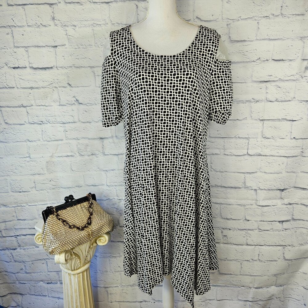 Adrianna Papell Size XL Black/White Print Cold Shoulder Handkerchief Hem Dress